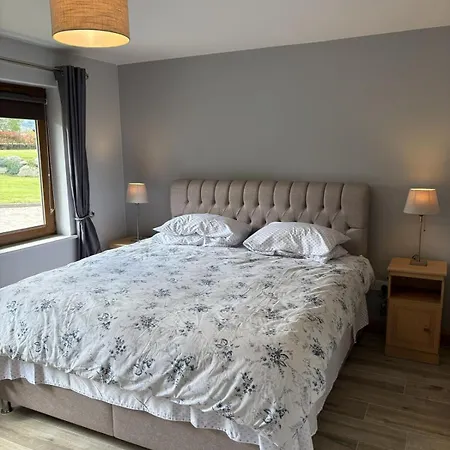In Killarney - 6 Bedrooms, Beautiful Home! *