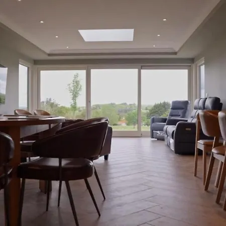 Ferienhaus In Killarney - 6 Bedrooms, Beautiful Home!