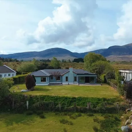In Killarney - 6 Bedrooms, Beautiful Home! * Cloghereen