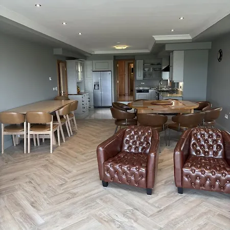 In Killarney - 6 Bedrooms, Beautiful Home! Ferienhaus *