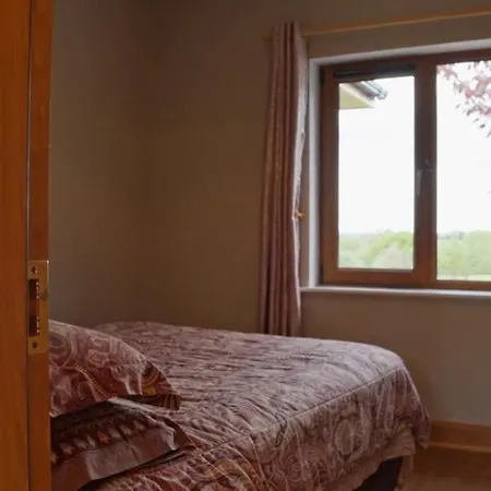 In Killarney - 6 Bedrooms, Beautiful Home! Cloghereen