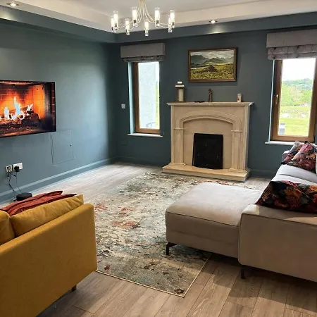In Killarney - 6 Bedrooms, Beautiful Home! *
